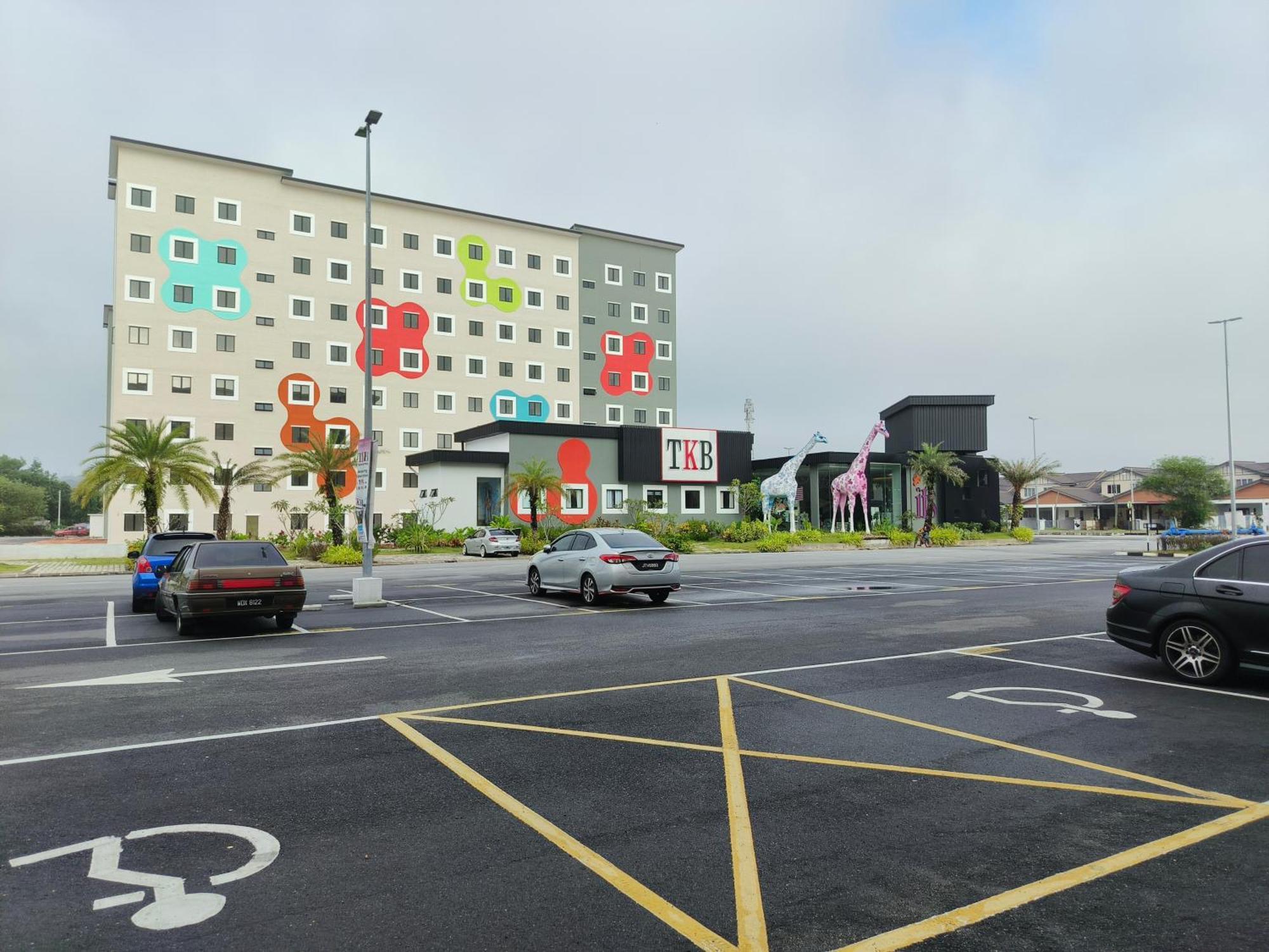 Hotel Soho Lestari Seri Iskandar Exterior foto